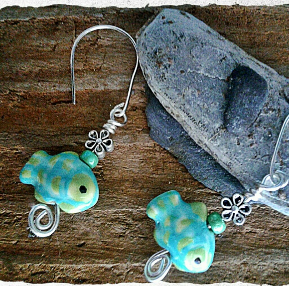 🐳 PAINTED CERAMIC FISHY EARRINGS 🐋 - Picture 4 of 5